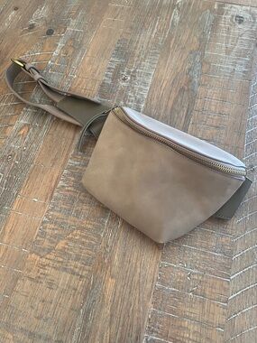 Universal Thread Taupe Brown Crossbody Belt Bag